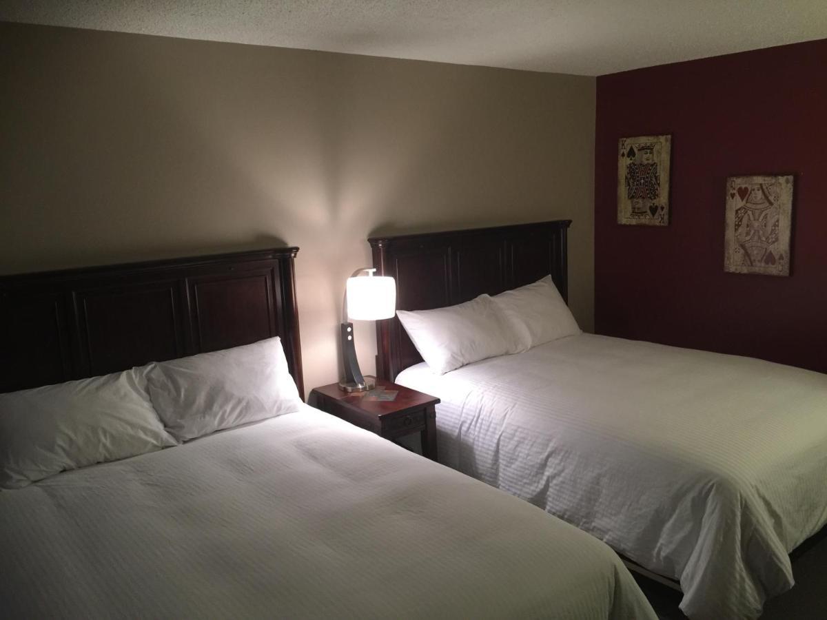 Jolly Giant Pub & Motel Willow Bunch 외부 사진