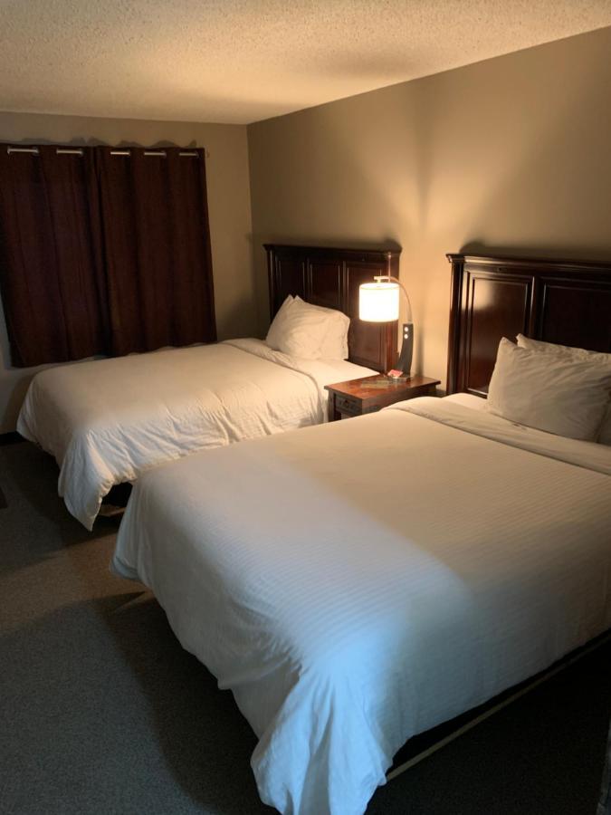 Jolly Giant Pub & Motel Willow Bunch 외부 사진