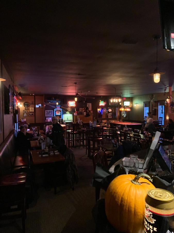 Jolly Giant Pub & Motel Willow Bunch 외부 사진