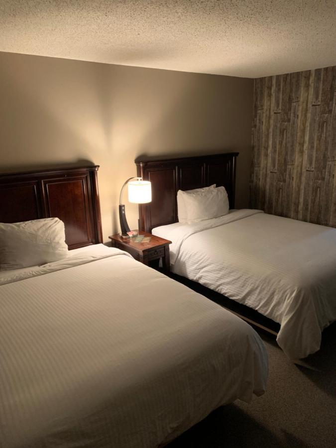 Jolly Giant Pub & Motel Willow Bunch 외부 사진