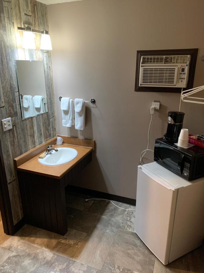 Jolly Giant Pub & Motel Willow Bunch 외부 사진