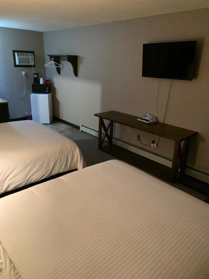 Jolly Giant Pub & Motel Willow Bunch 외부 사진