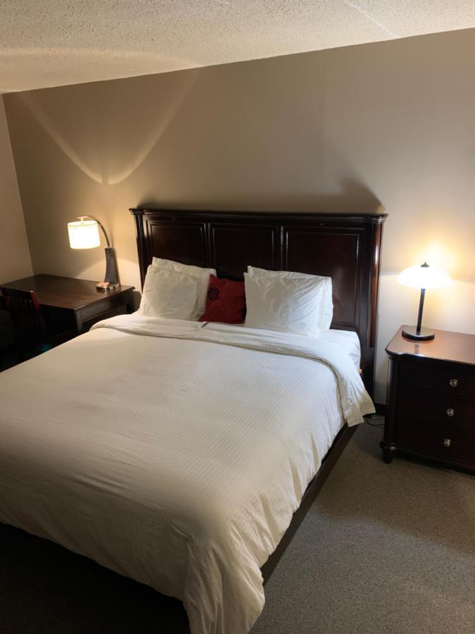 Jolly Giant Pub & Motel Willow Bunch 외부 사진